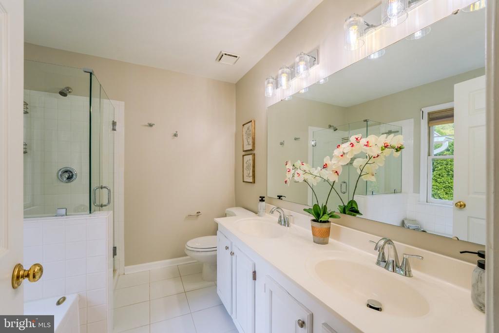 1213 WEATHERSTONE COURT