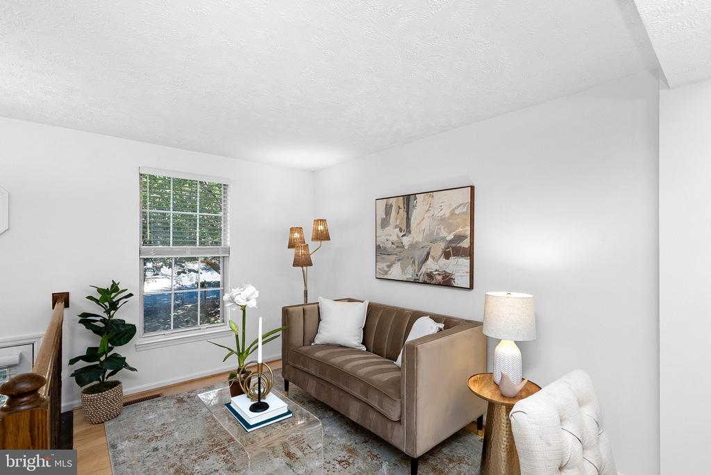 1594 WOODCREST DRIVE