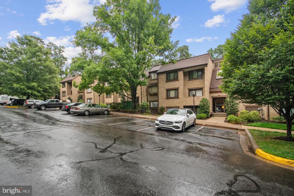 1635 PARKCREST CIRCLE Unit: 8D/201