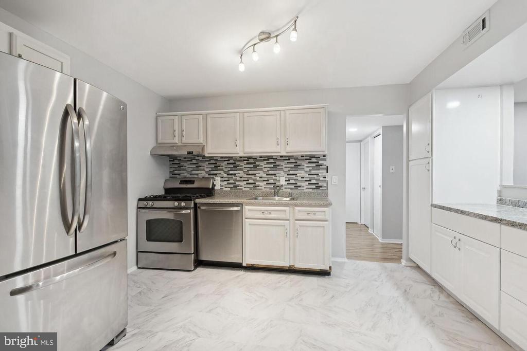 1635 PARKCREST CIRCLE Unit: 8D/201