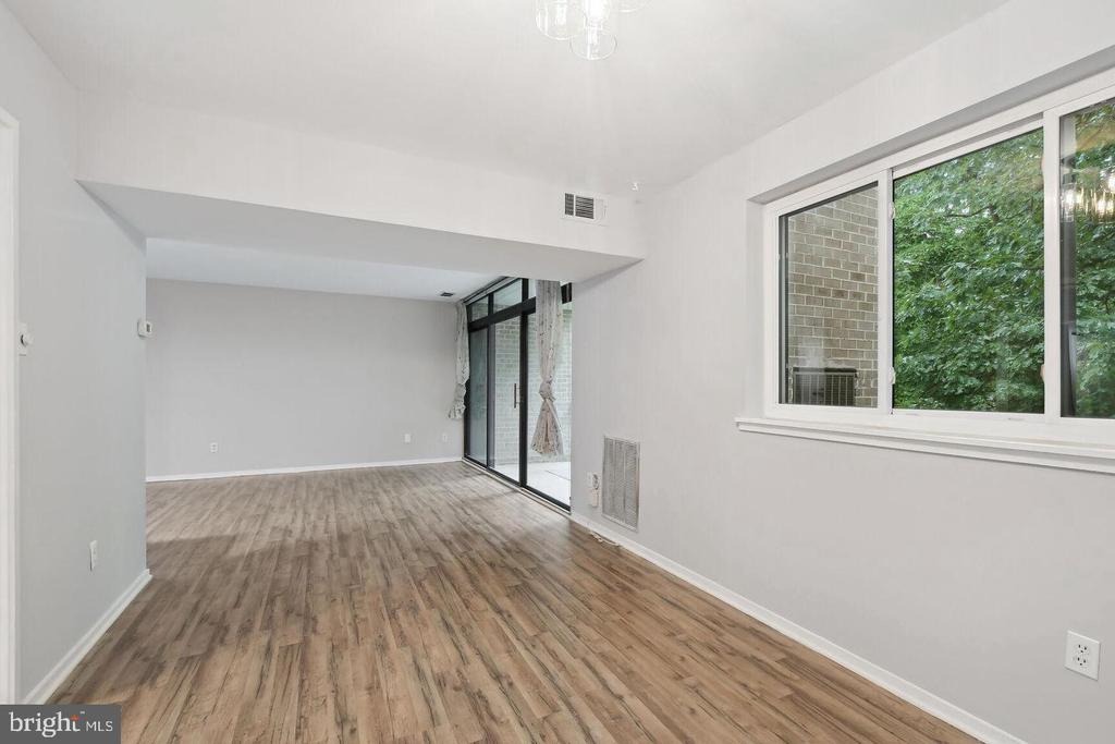 1635 PARKCREST CIRCLE Unit: 8D/201