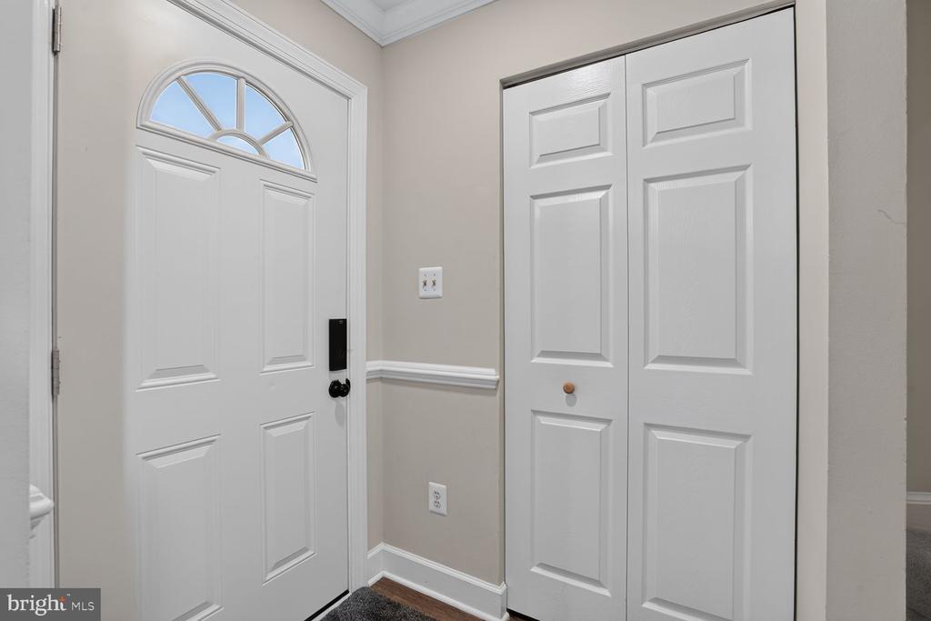 858 DOGWOOD COURT