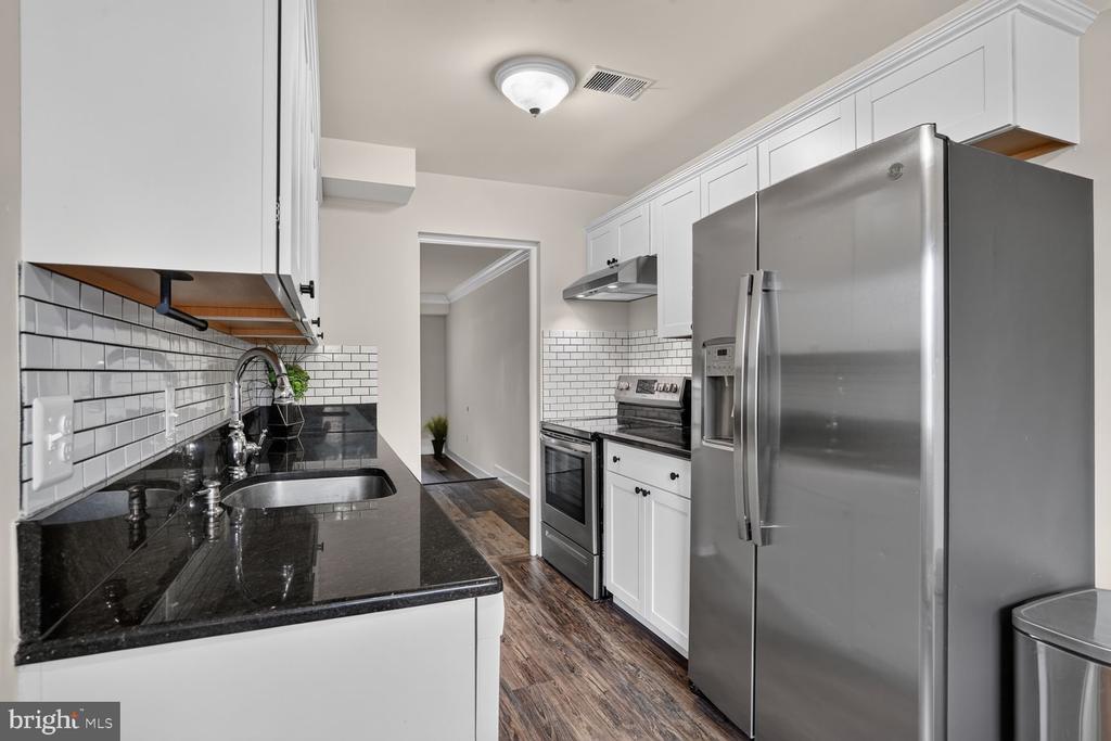858 DOGWOOD COURT