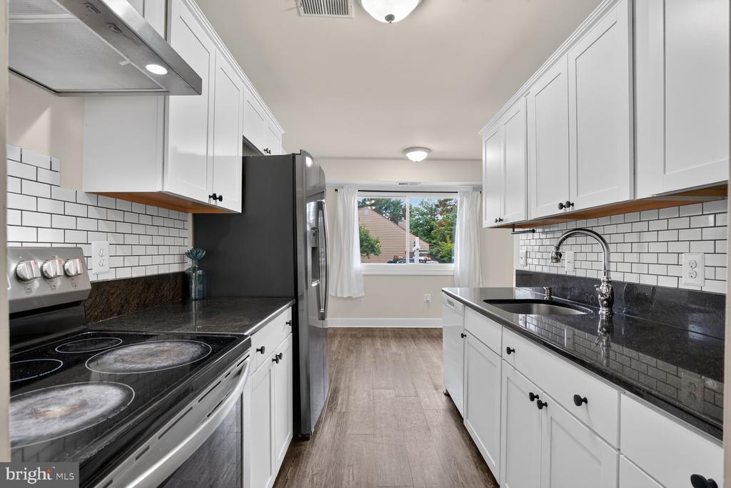 858 DOGWOOD COURT