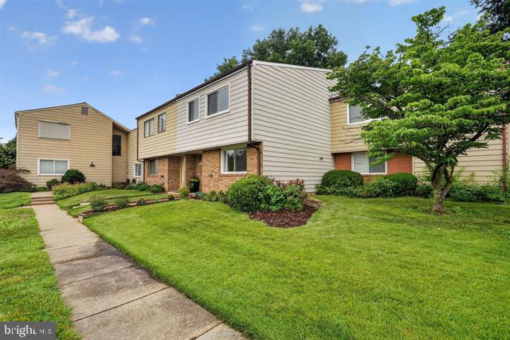 858 DOGWOOD COURT