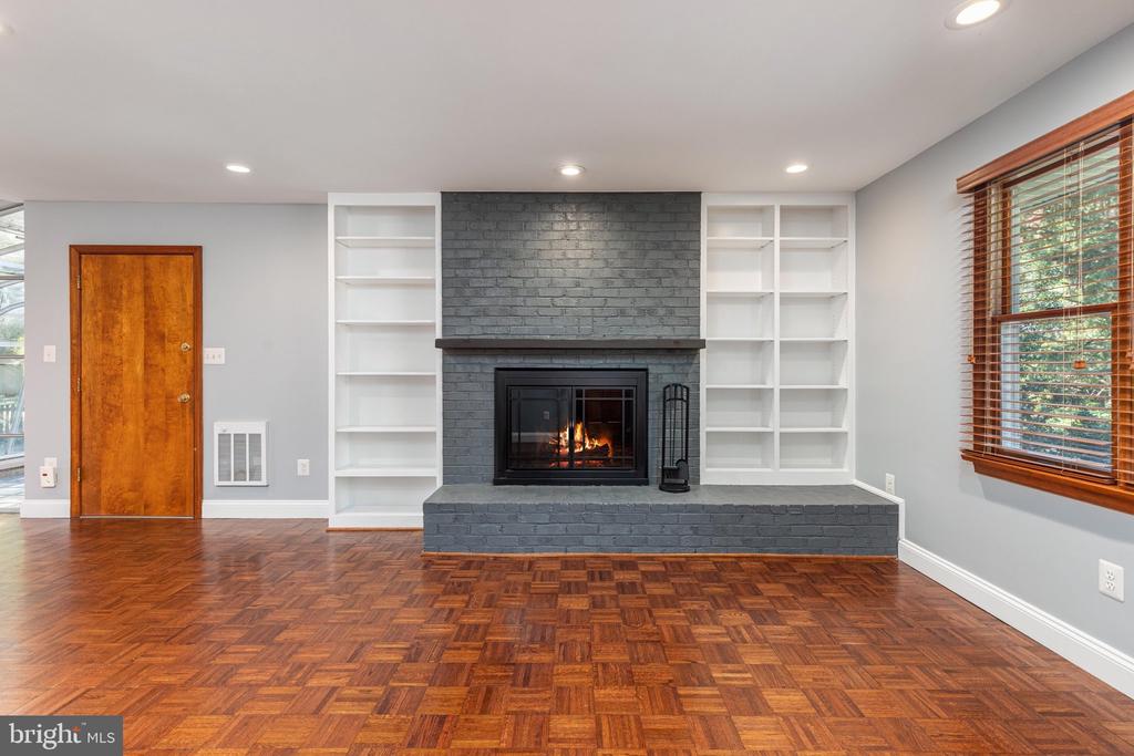 7811 MARTHAS LANE