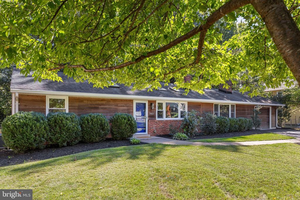 7811 MARTHAS LANE