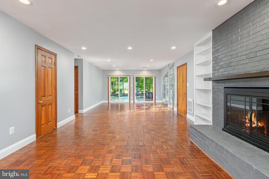 7811 MARTHAS LANE