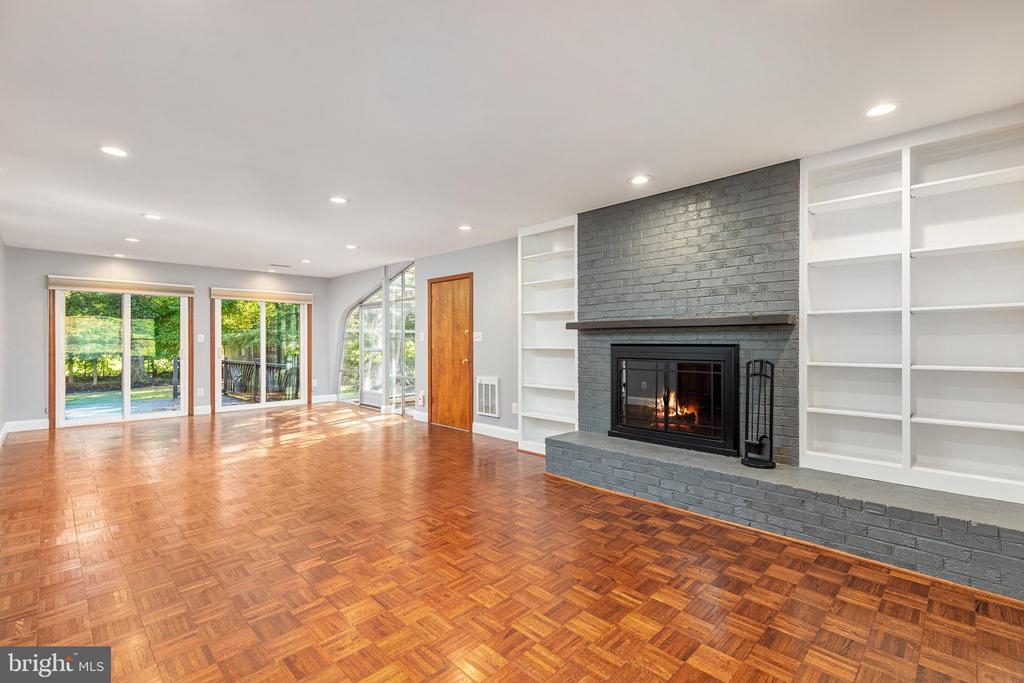 7811 MARTHAS LANE