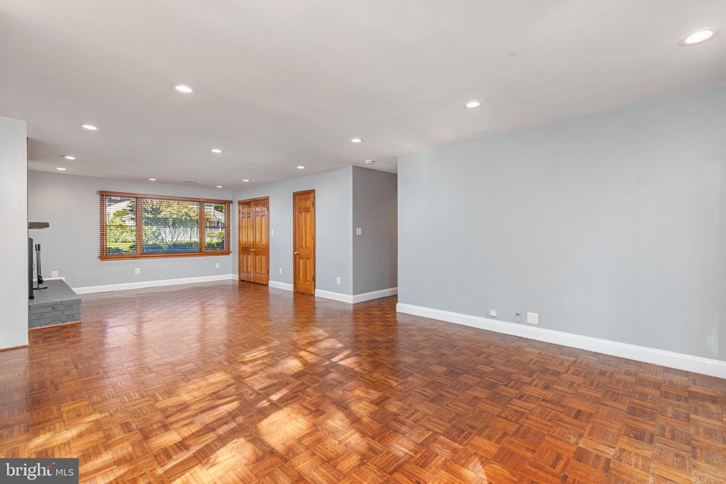 7811 MARTHAS LANE