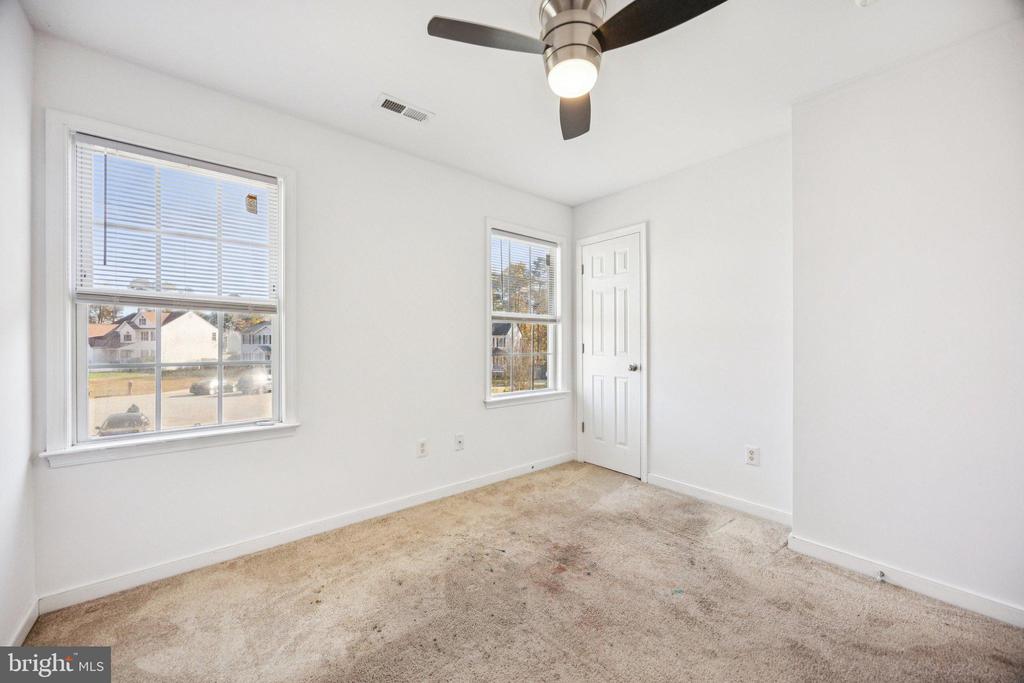 1706 HOUNDS WAY