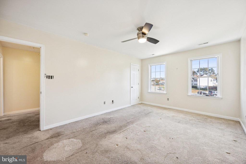 1706 HOUNDS WAY