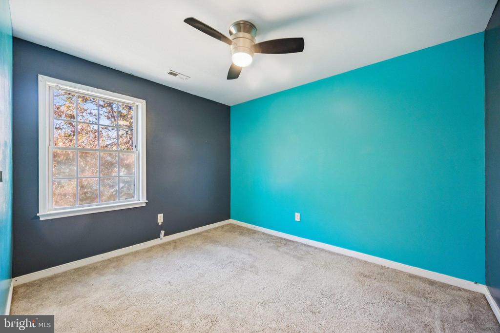 1706 HOUNDS WAY