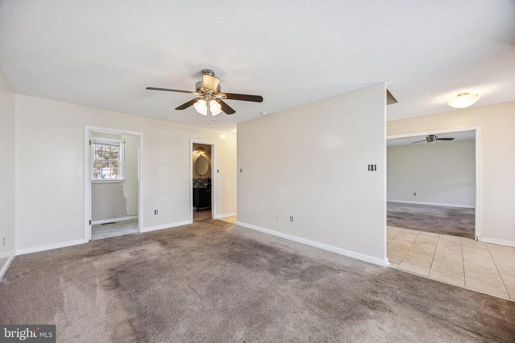 1706 HOUNDS WAY