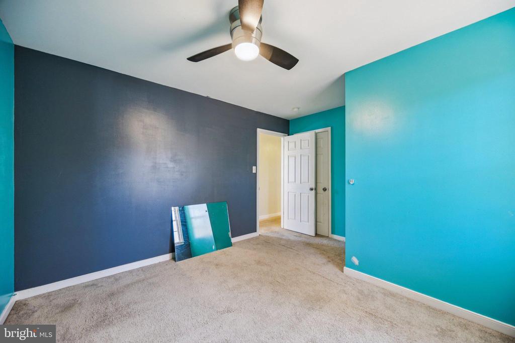 1706 HOUNDS WAY