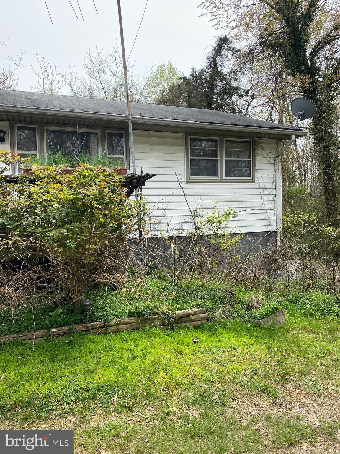 7615 Dogwood Ln