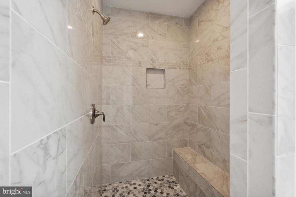 8225 Buckthorne Run