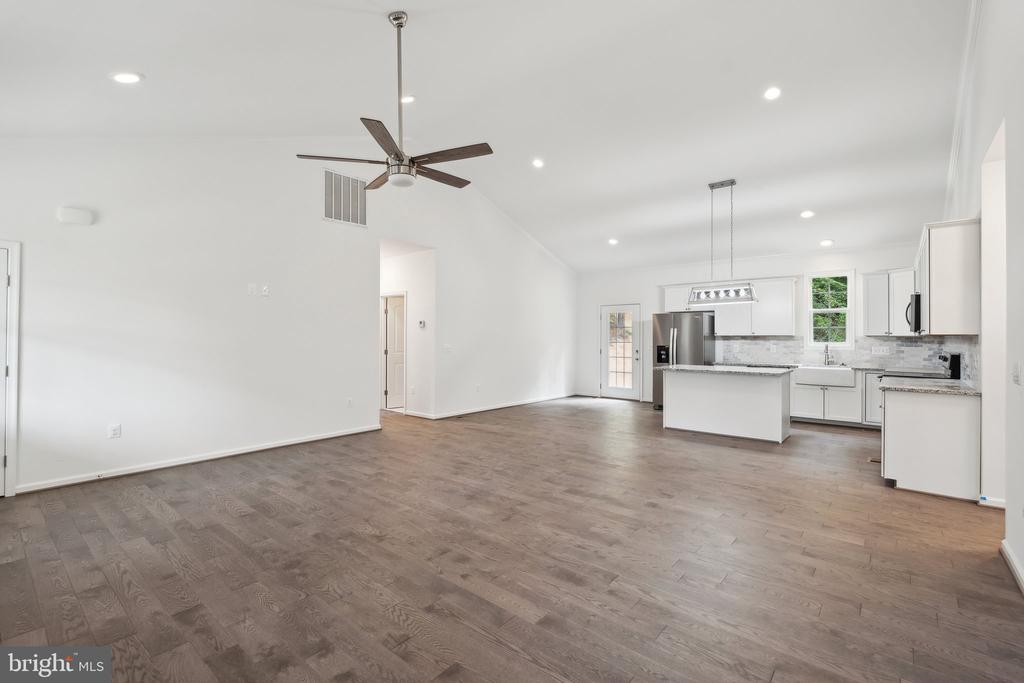 8225 Buckthorne Run
