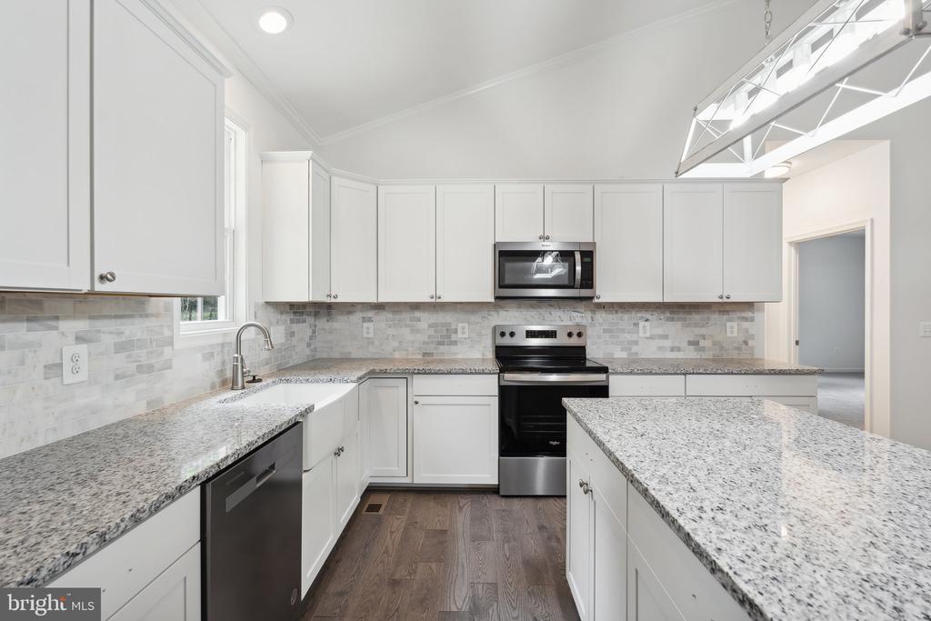 8225 Buckthorne Run