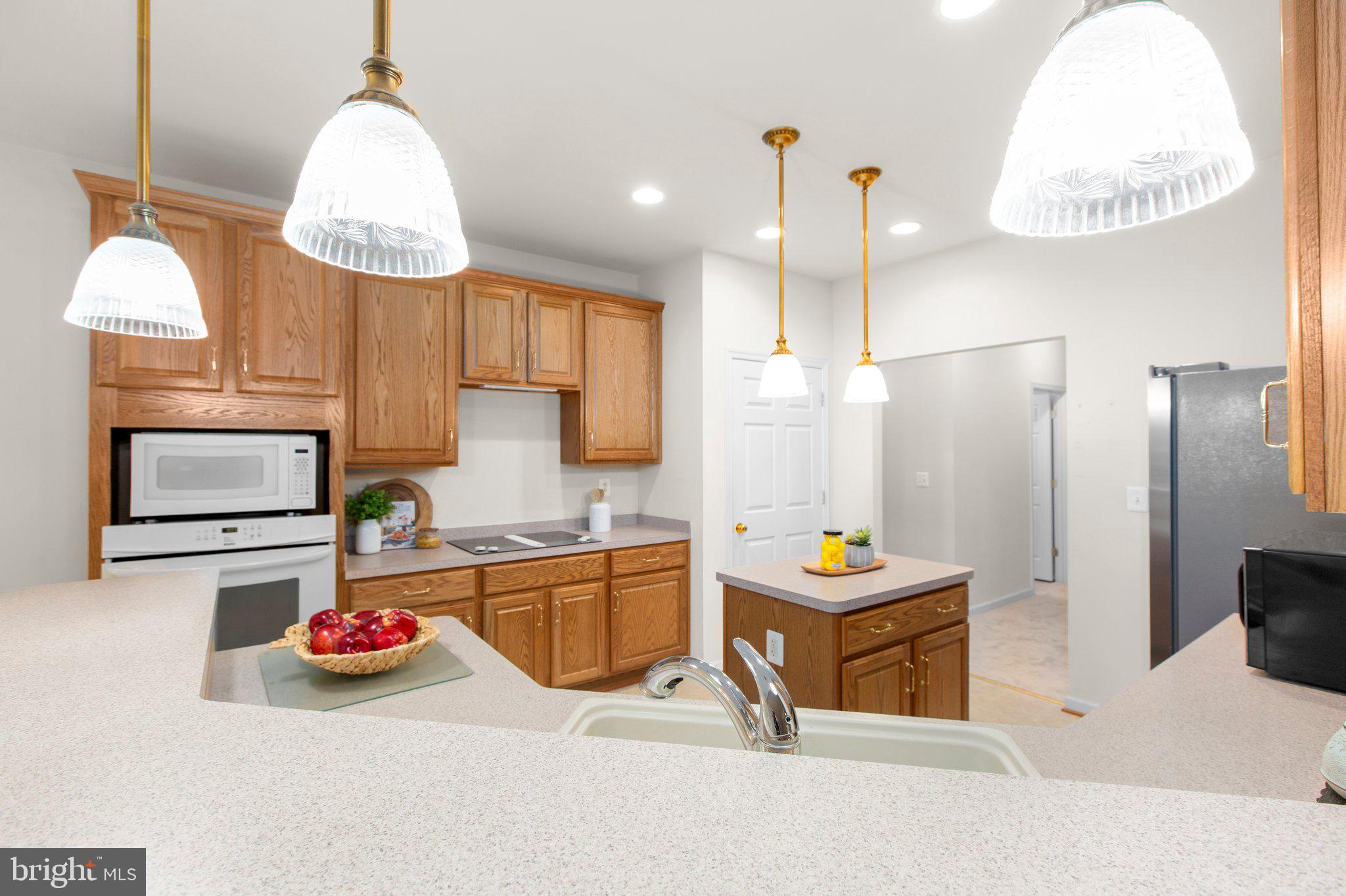 4049 Chatham Dr