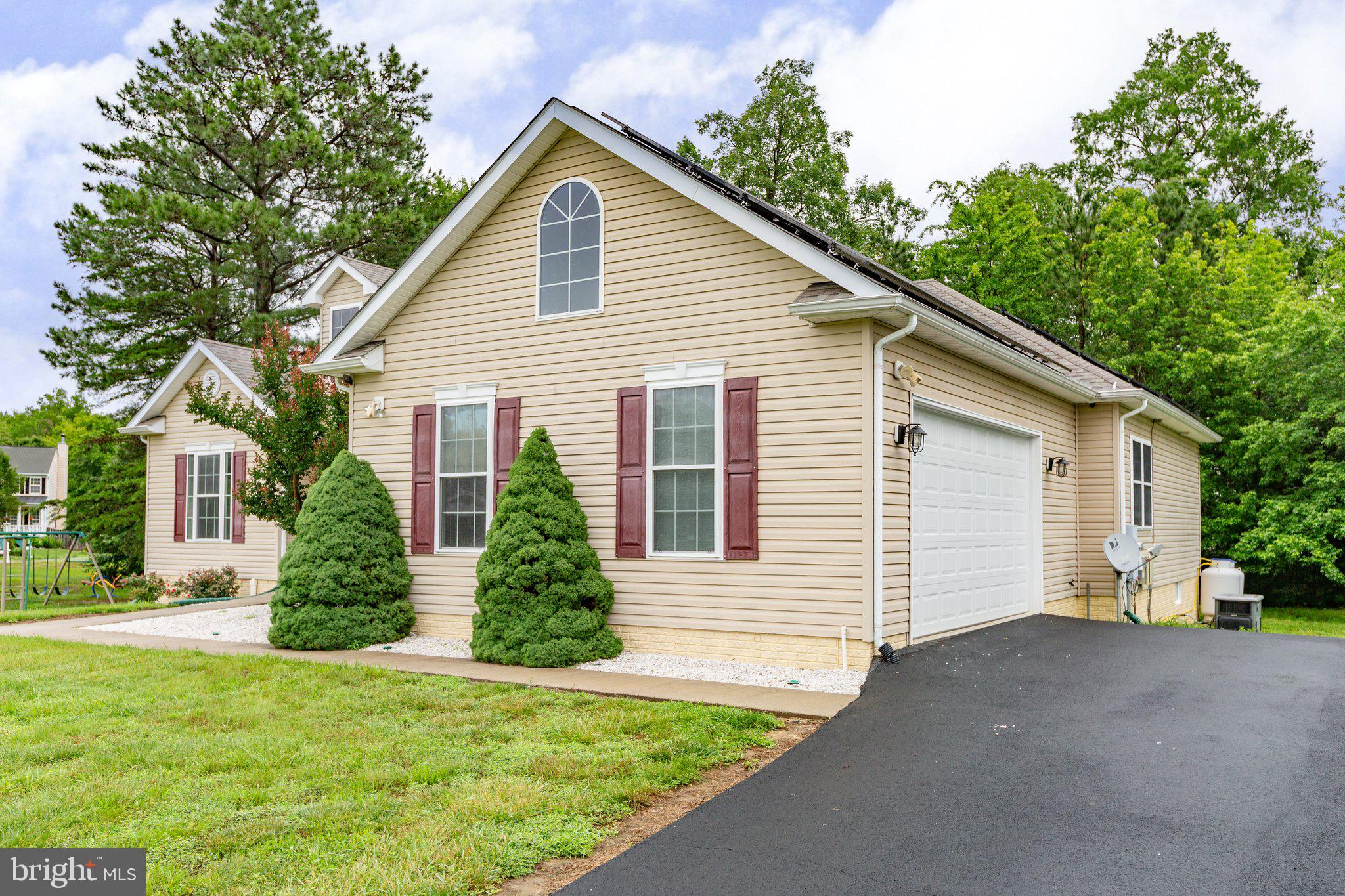 4049 Chatham Dr