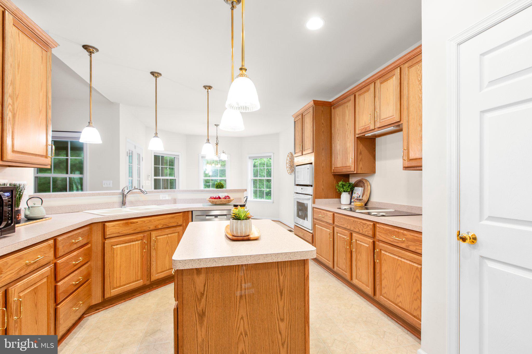4049 Chatham Dr