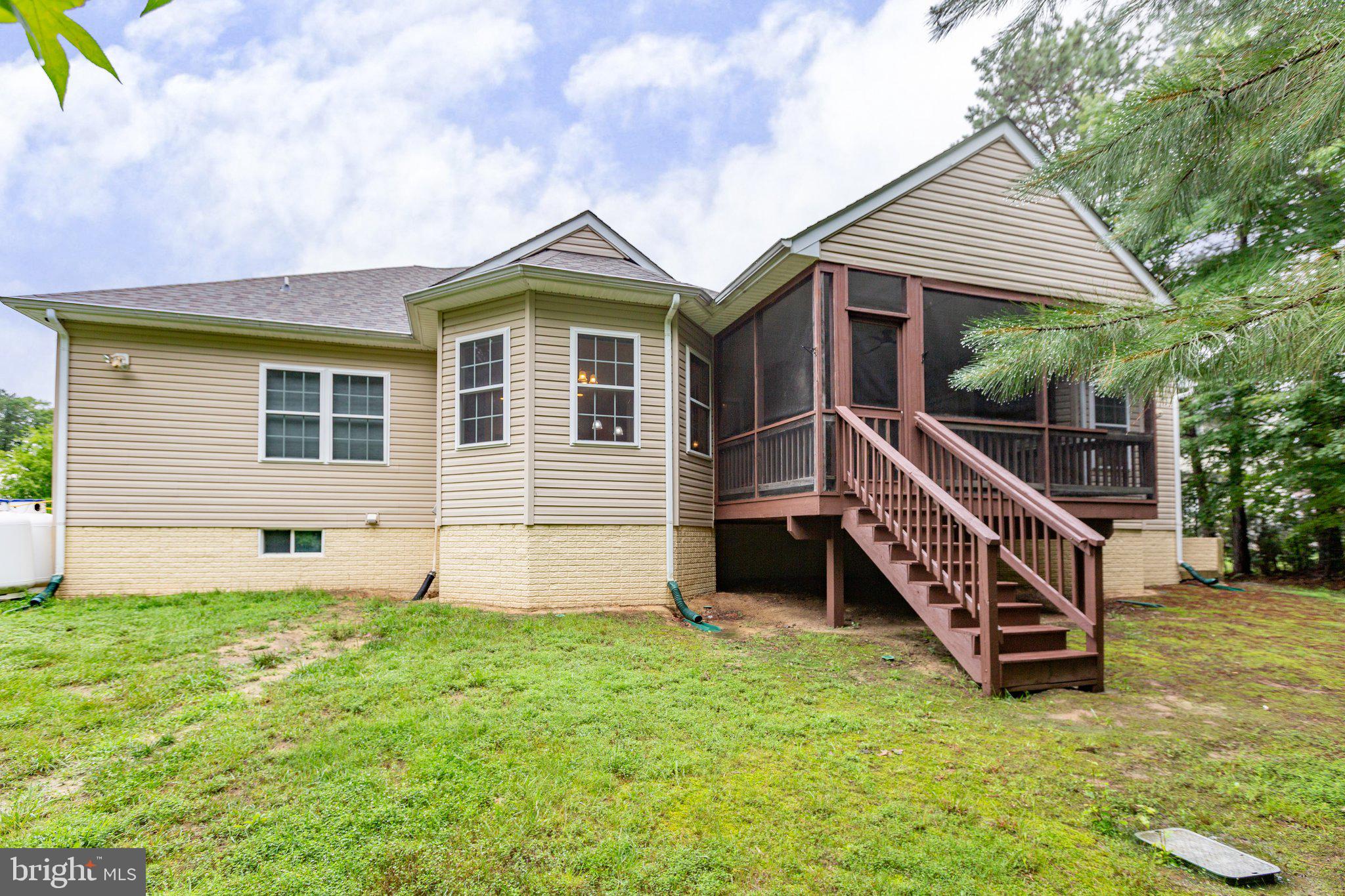 4049 Chatham Dr