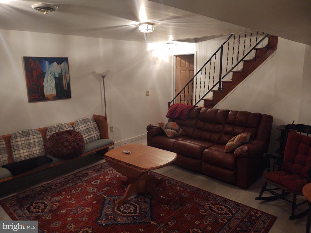 8445 PINE TREE LANE