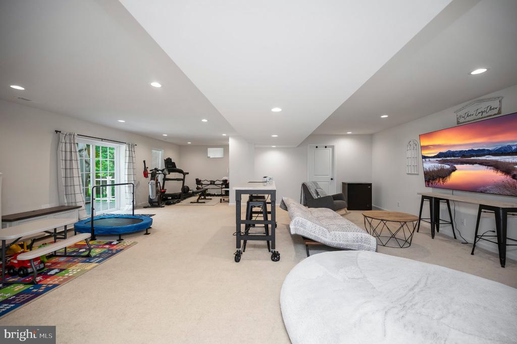 12137 RIDGE ROAD