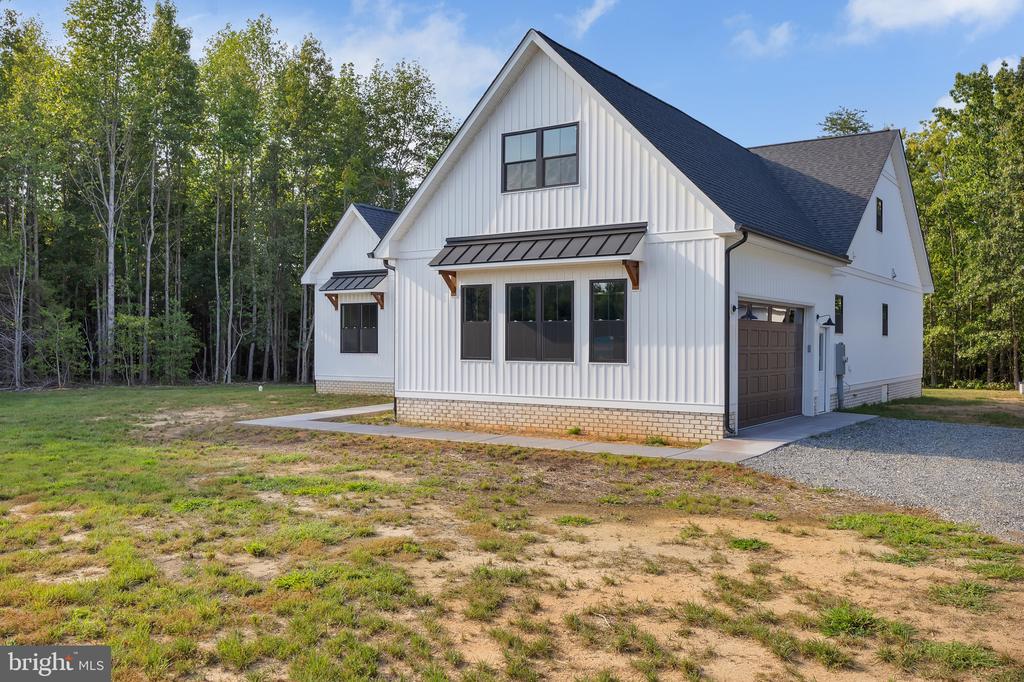 718 TRAVELLER ST.