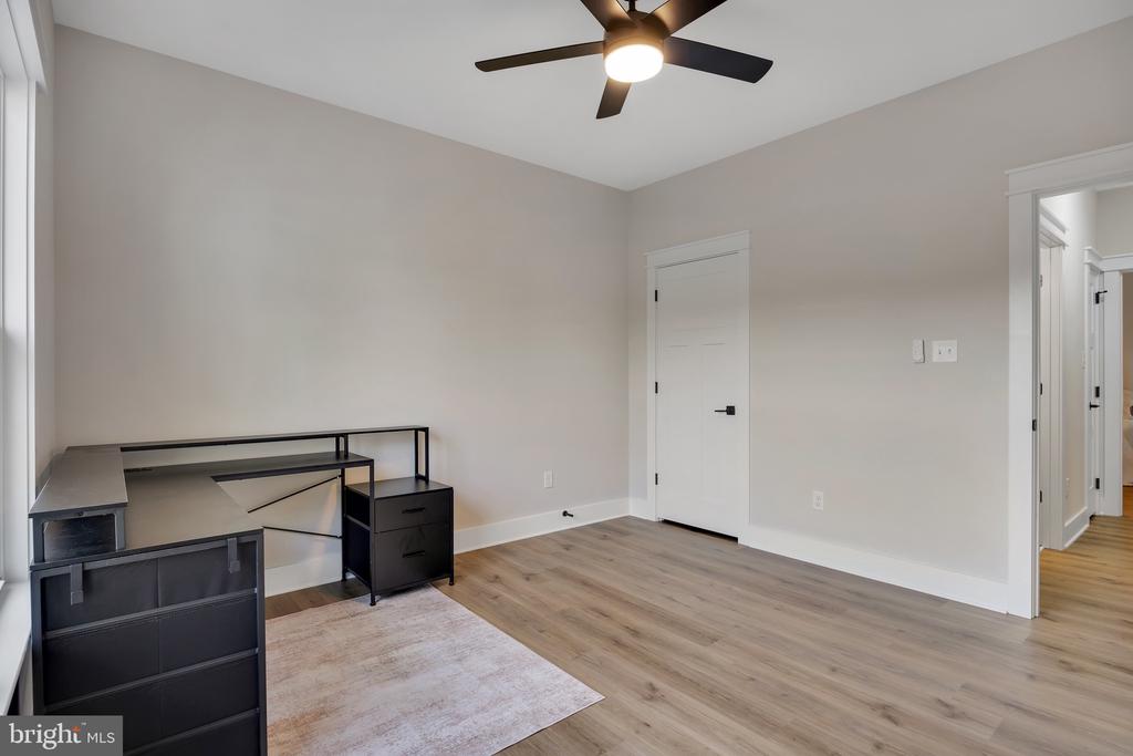 718 TRAVELLER ST.