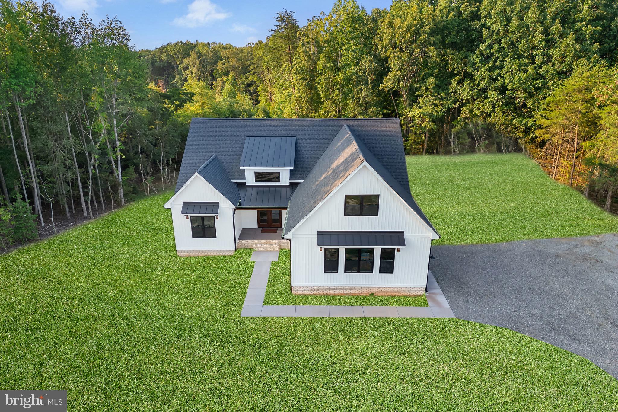 718 TRAVELLER ST.