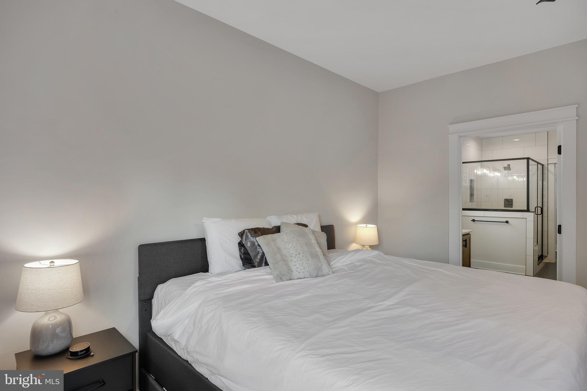 718 TRAVELLER ST.