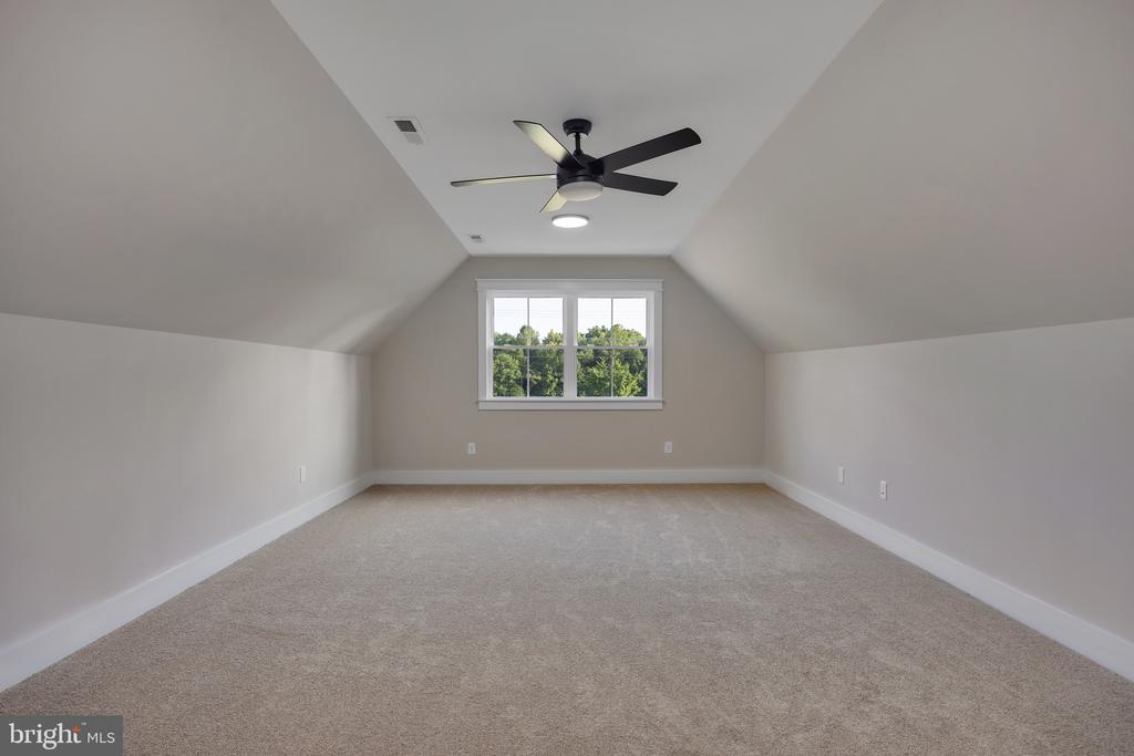 718 TRAVELLER ST.
