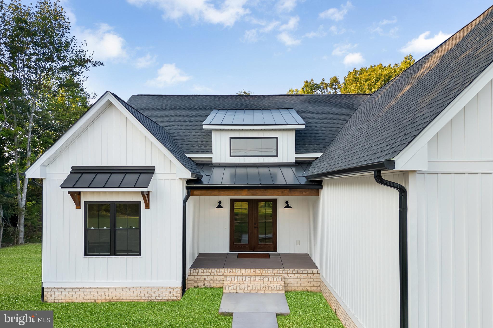 718 TRAVELLER ST.