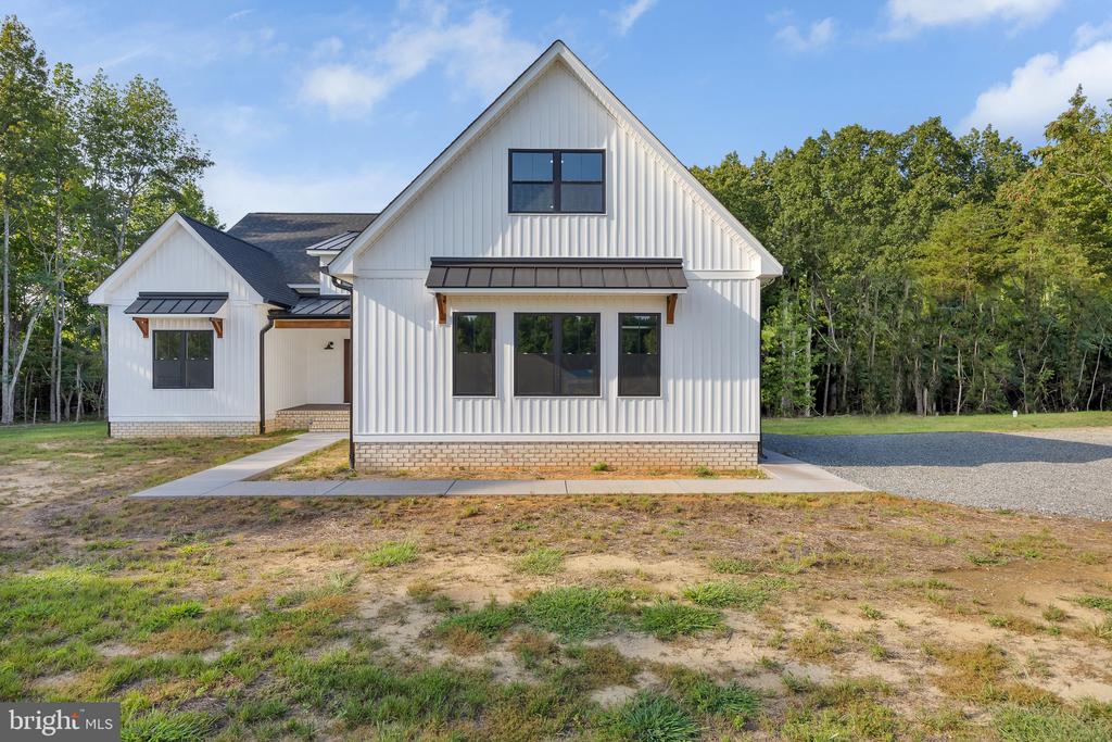 718 TRAVELLER ST.