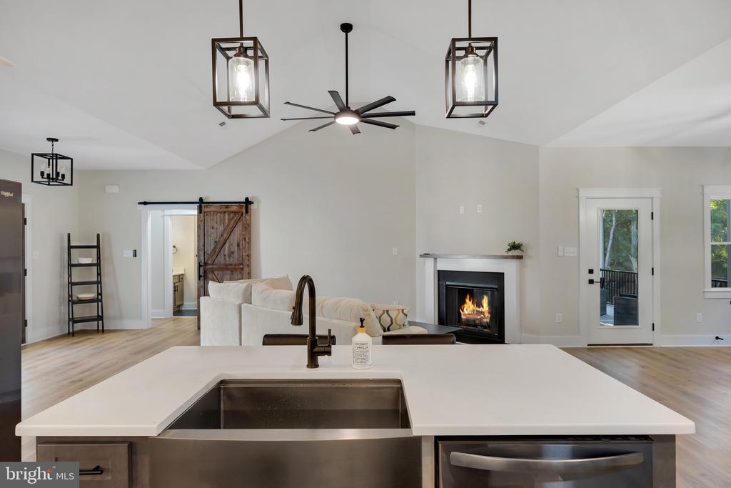718 TRAVELLER ST.