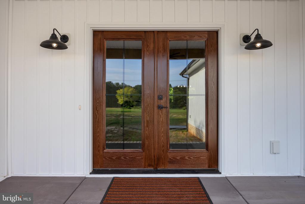 718 TRAVELLER ST.