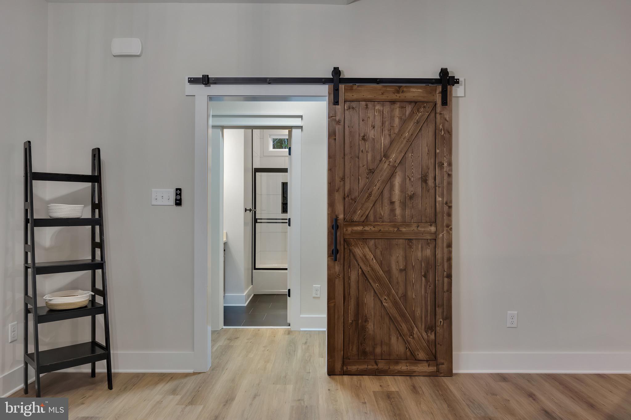 718 TRAVELLER ST.