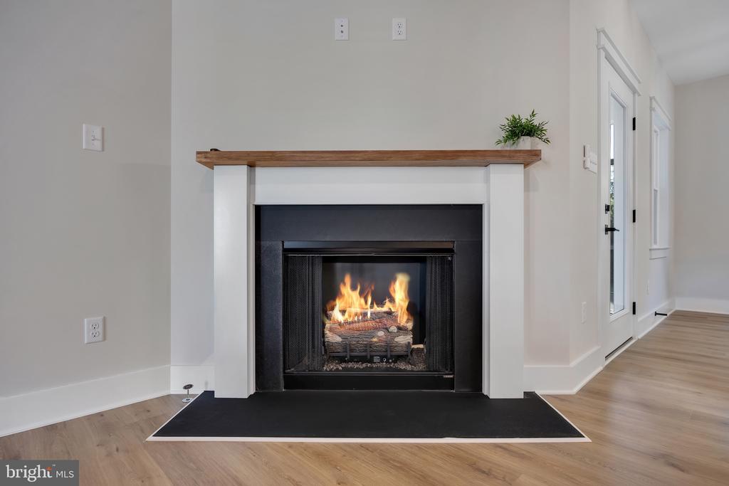 718 TRAVELLER ST.