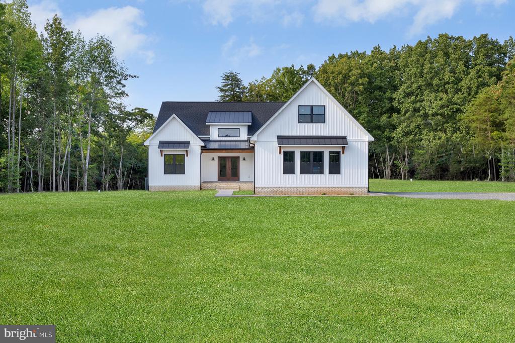 718 TRAVELLER ST.