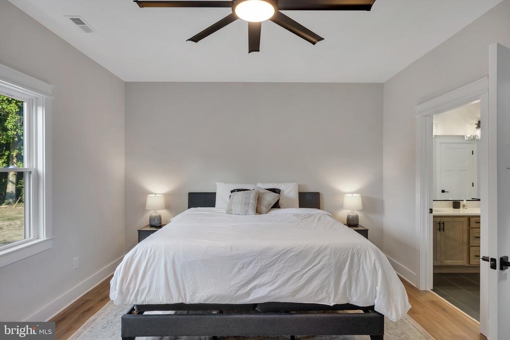 718 TRAVELLER ST.
