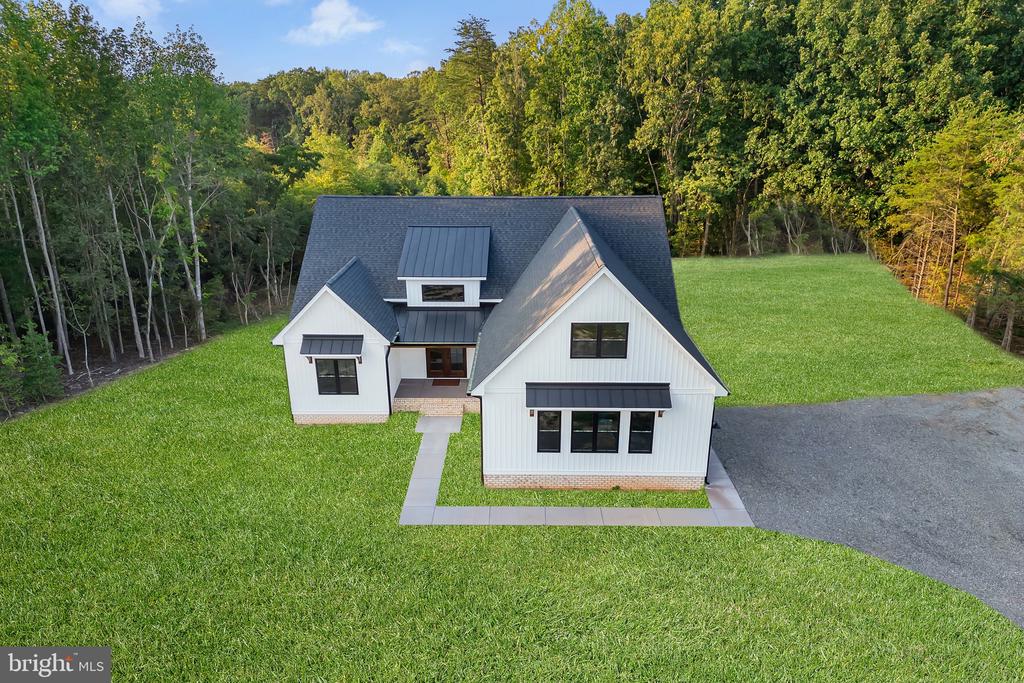 718 TRAVELLER ST.