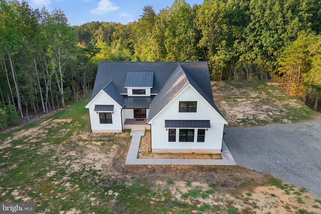 718 TRAVELLER ST.