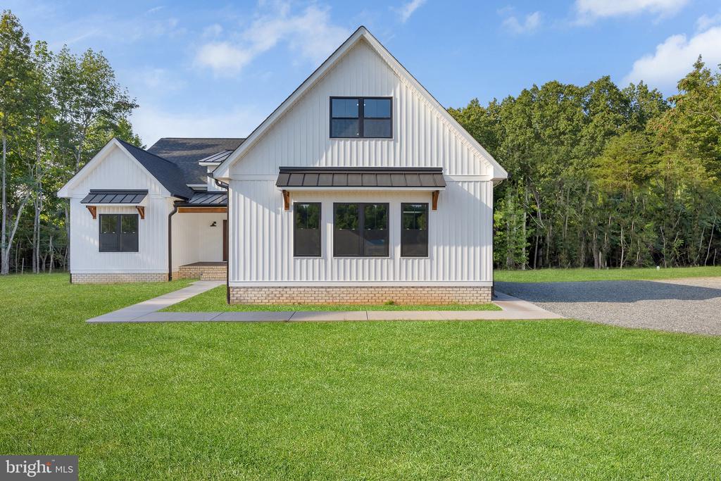 718 TRAVELLER ST.