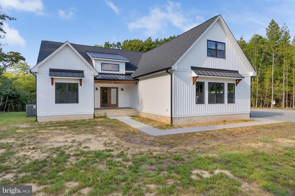718 TRAVELLER ST.