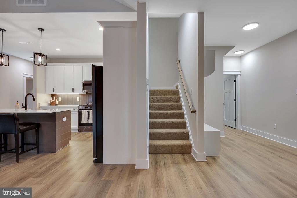 718 TRAVELLER ST.