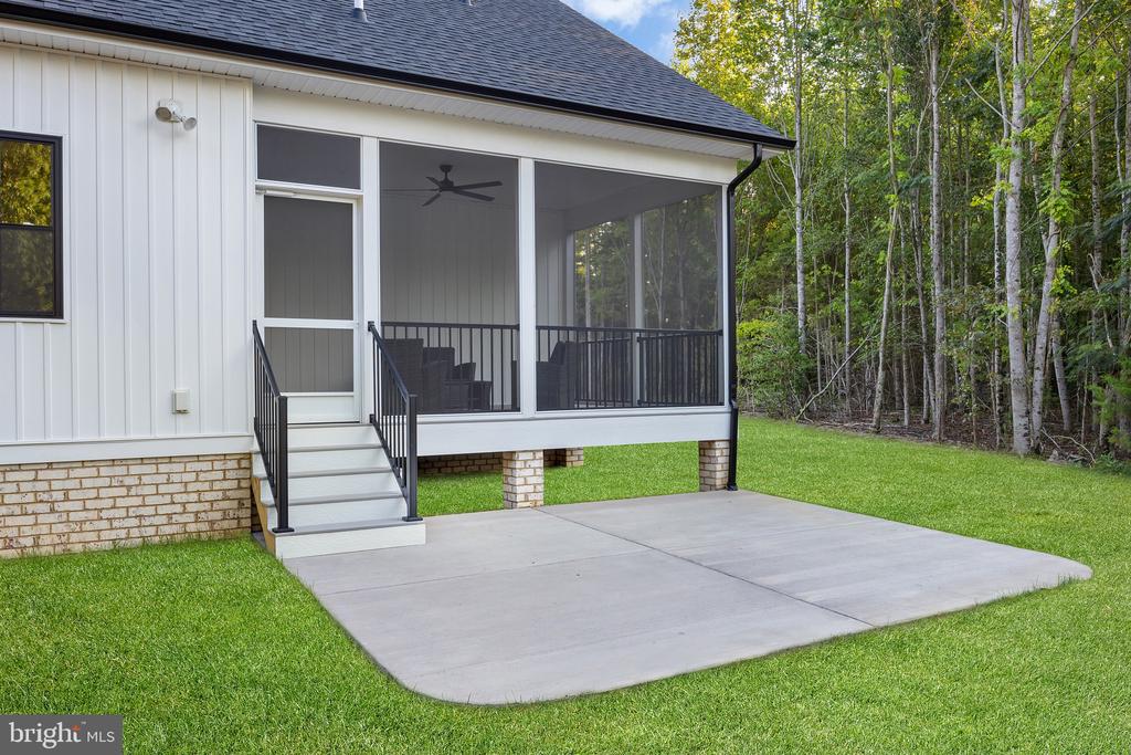 718 TRAVELLER ST.