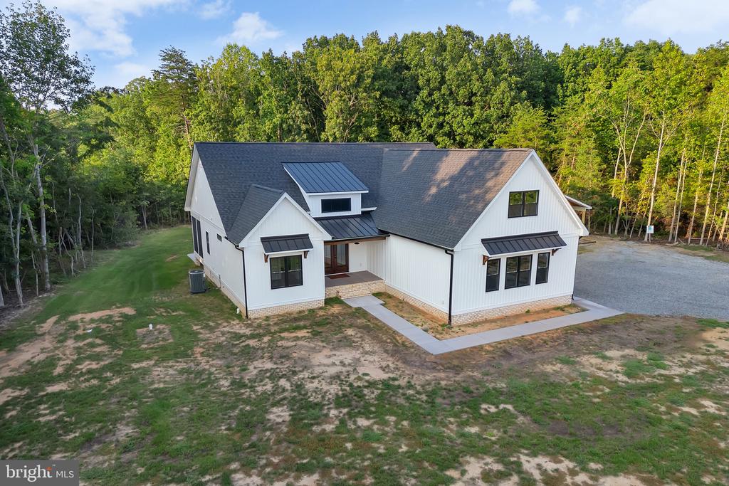 718 TRAVELLER ST.