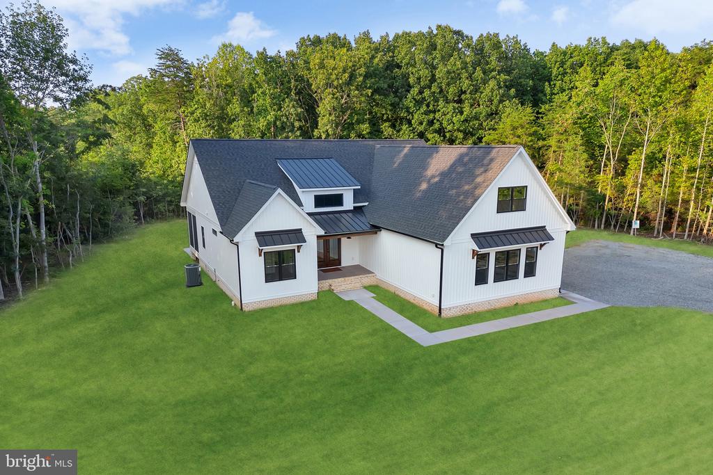 718 TRAVELLER ST.